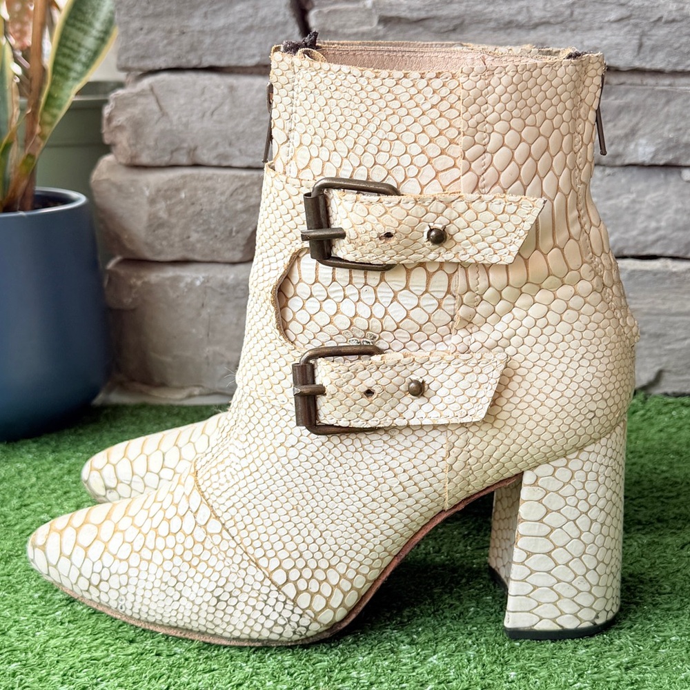 Freebird by Steven Joey White Snake Women’s Boots